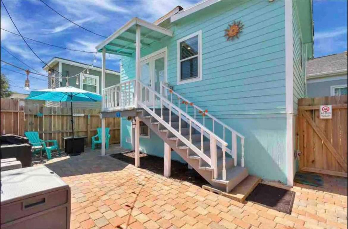 Hidden Hideaway! Bungalow 2 Blocks From The Beach! Sleeps 3 Galveston Exterior foto