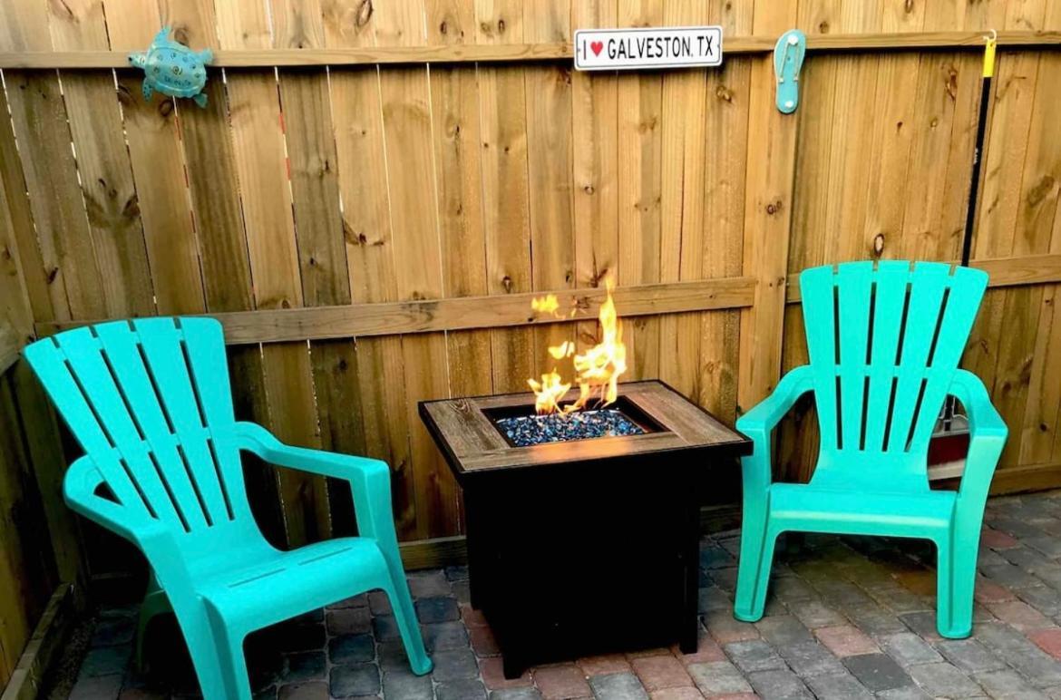 Hidden Hideaway! Bungalow 2 Blocks From The Beach! Sleeps 3 Galveston Exterior foto